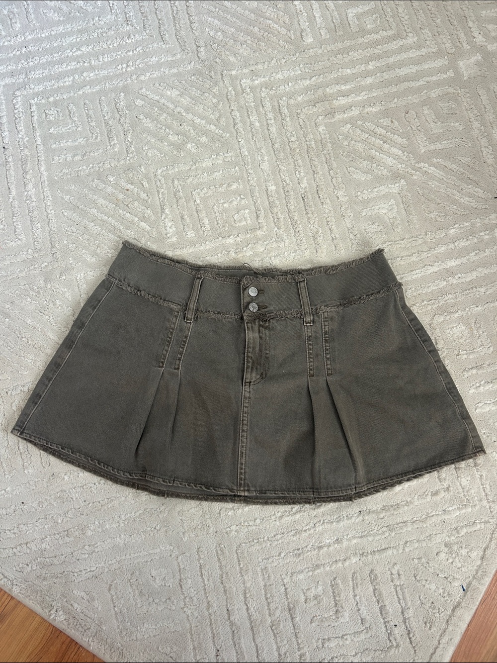 Garage Women’s Olive Pleated Denim Mini Skirt